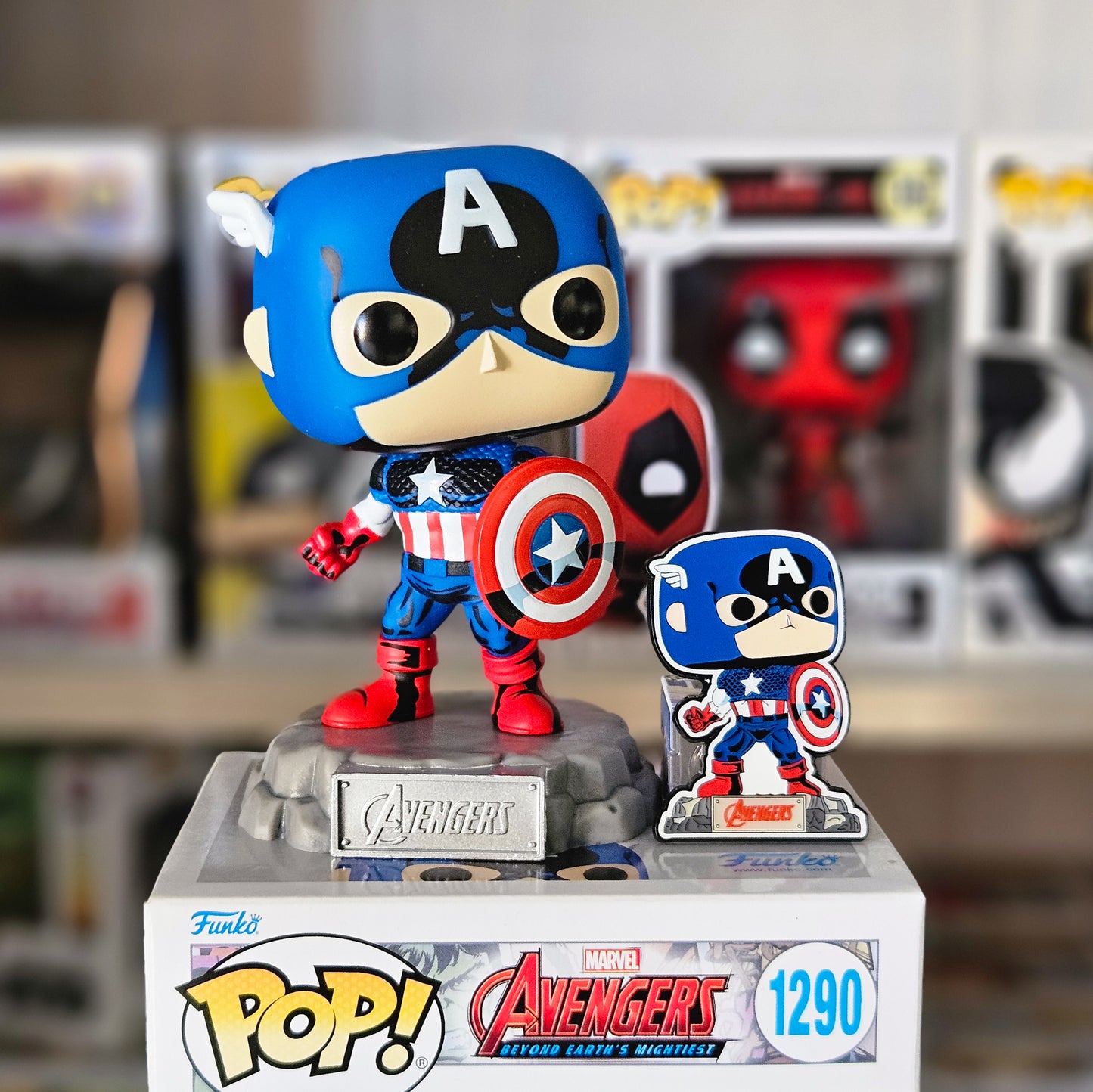 Cómic Capitan America con Pin 1290 : Avengers 60 Aniversario Exclusivo - Funko Pop! Marvel